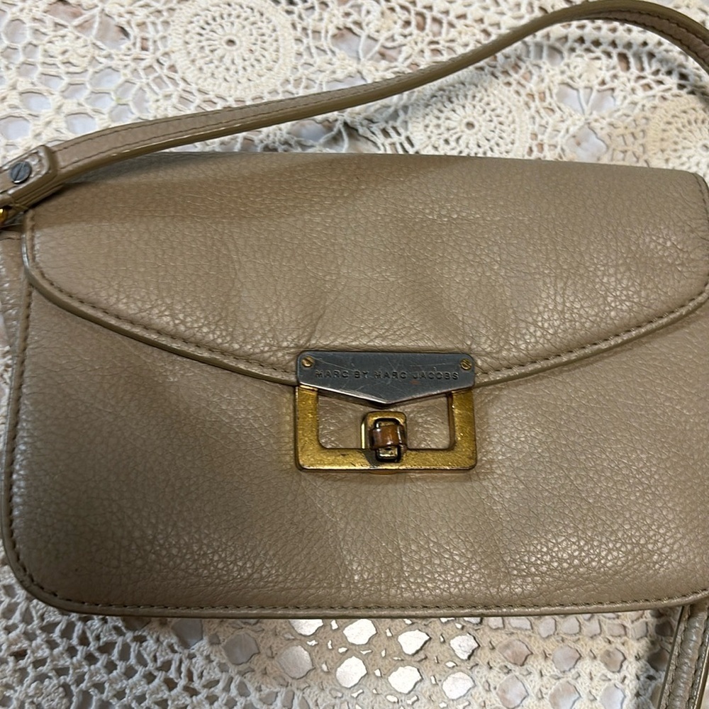 Marc by Marc Jacob’s taupe small leather crossbody travel wallet bag